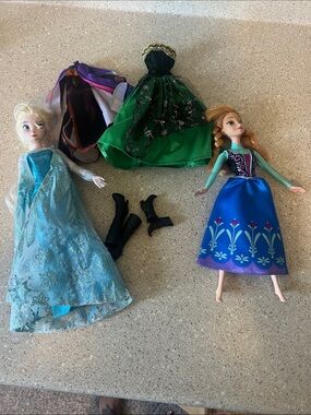 Disney Elsa & Anna Doll Set with Blue, Green, Purple Accents